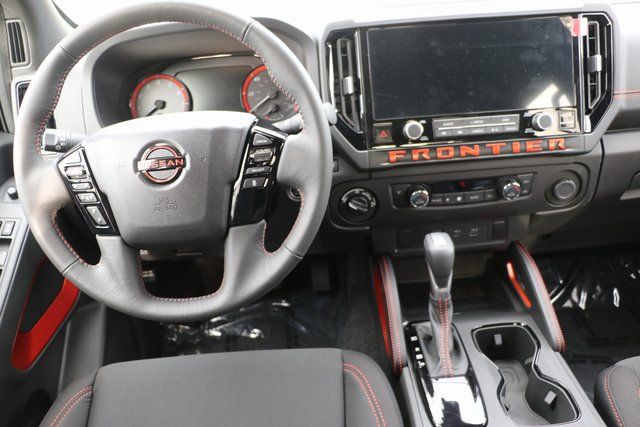 2025 Nissan Frontier PRO-4X photo 3