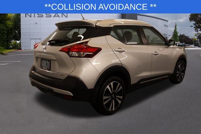 2020 Nissan Kicks SR photo 2