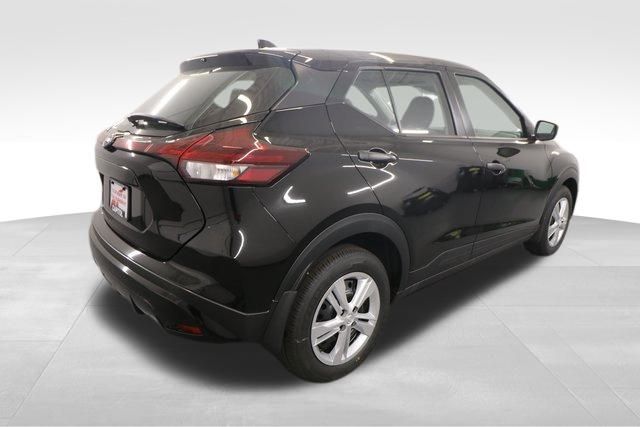 2025 Nissan Kicks Play S photo 2