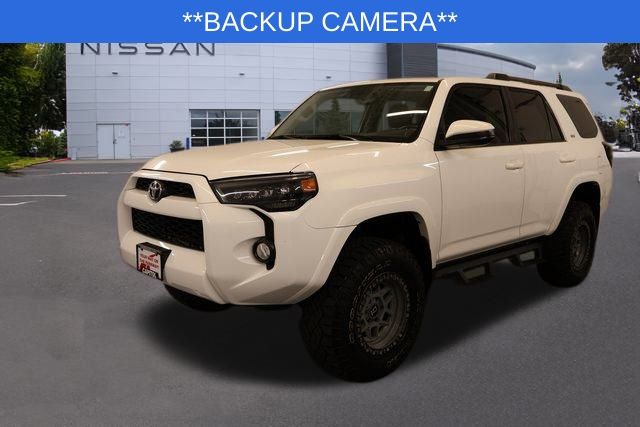 2019 Toyota 4Runner SR5 photo 2