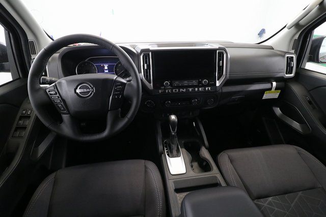2025 Nissan Frontier SV photo 3