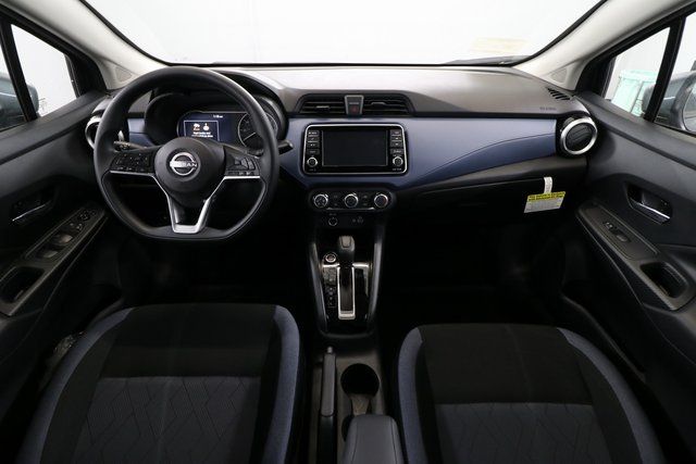 2025 Nissan Versa 1.6 SV photo 3
