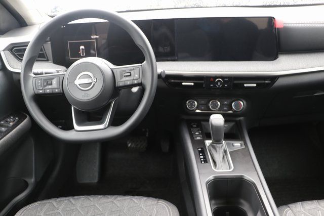 2025 Nissan Kicks SV photo 3