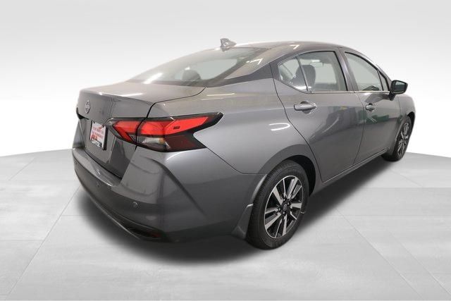 2025 Nissan Versa 1.6 SV photo 2