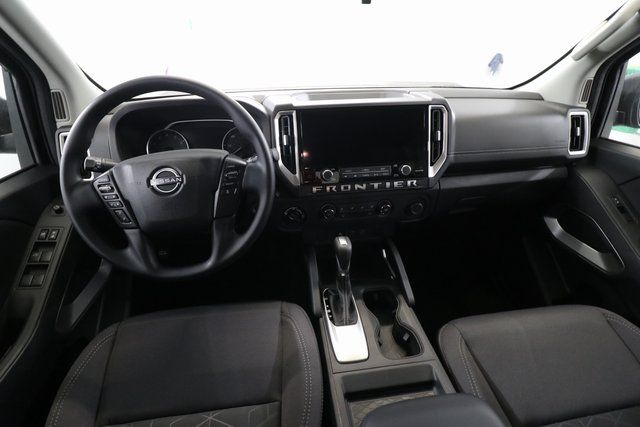 2025 Nissan Frontier SV photo 3