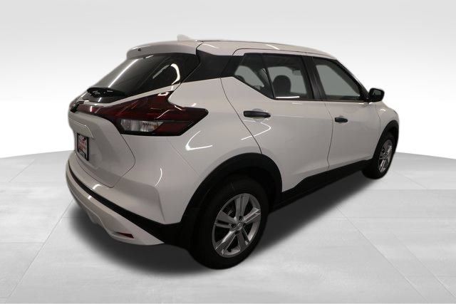 2025 Nissan Kicks Play S photo 2