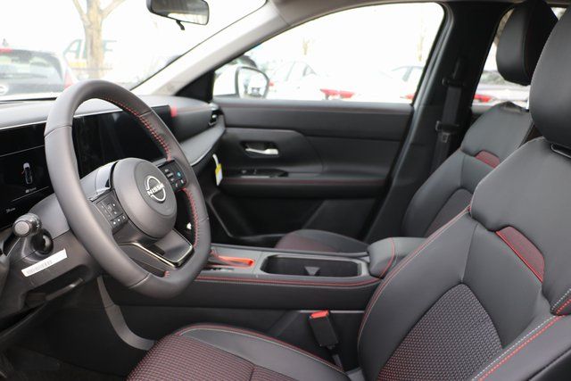 2025 Nissan Kicks SR photo 4