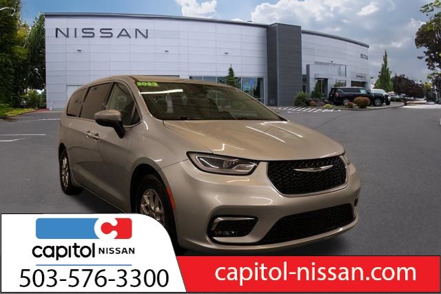 2023 Chrysler Pacifica Touring L's photo