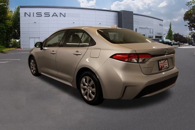 2022 Toyota Corolla LE photo 3