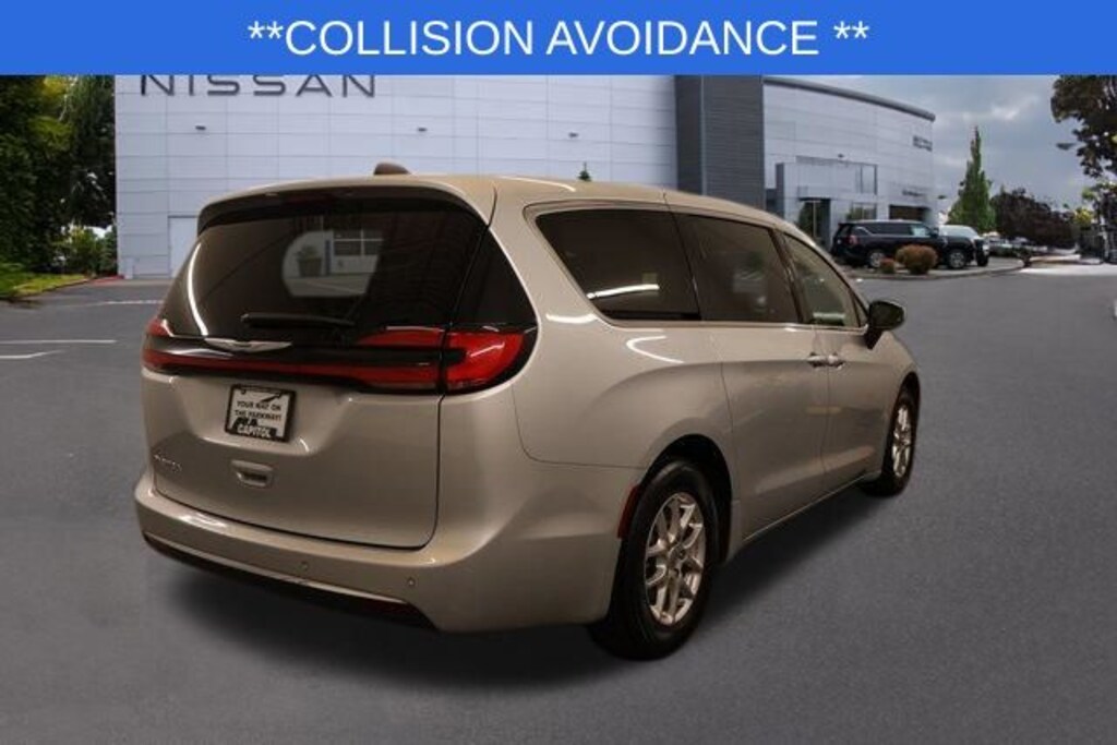 Used 2023 Chrysler Pacifica Touring L Van Passenger Van
