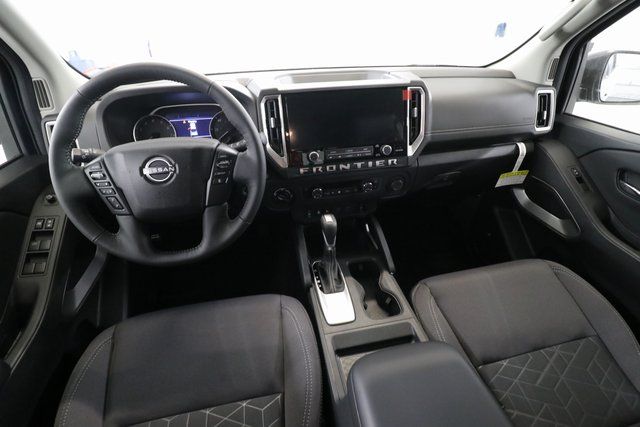 2025 Nissan Frontier SV photo 3