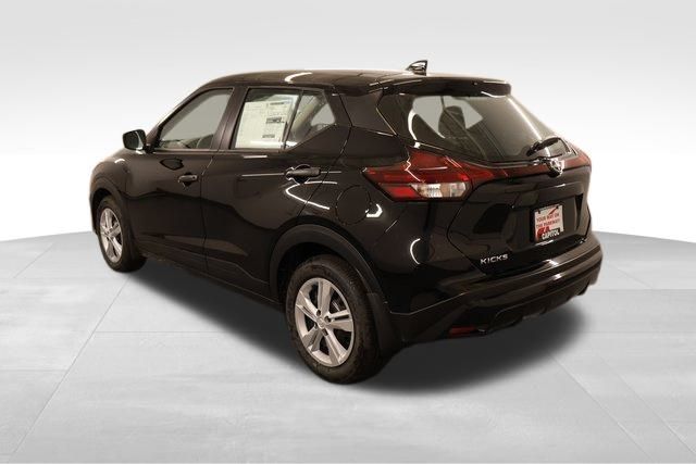 2025 Nissan Kicks Play S photo 2