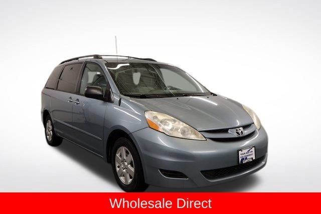 2009 Toyota Sienna CE's photo