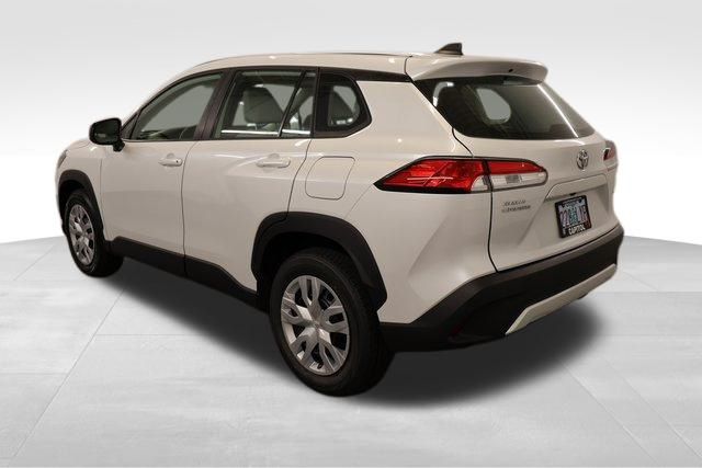 2023 Toyota Corolla Cross L photo 2
