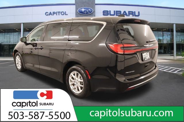 2024 Chrysler Pacifica Touring L photo 3