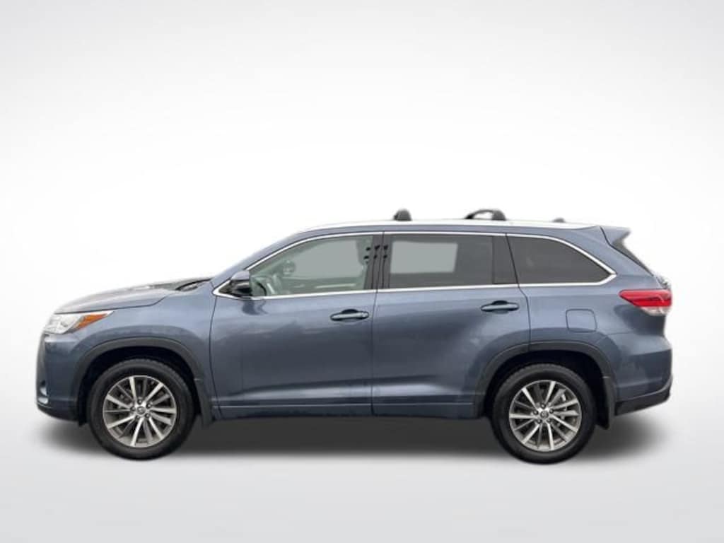 Used 2018 Toyota Highlander SE V6 SUV