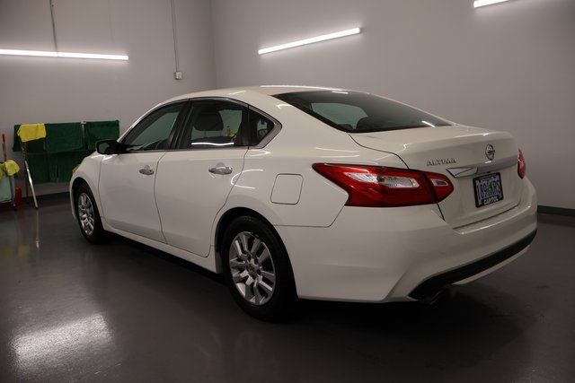 2016 Nissan Altima 2.5 S photo 3