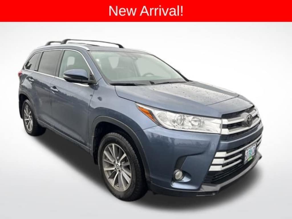 Used 2018 Toyota Highlander SE V6 SUV