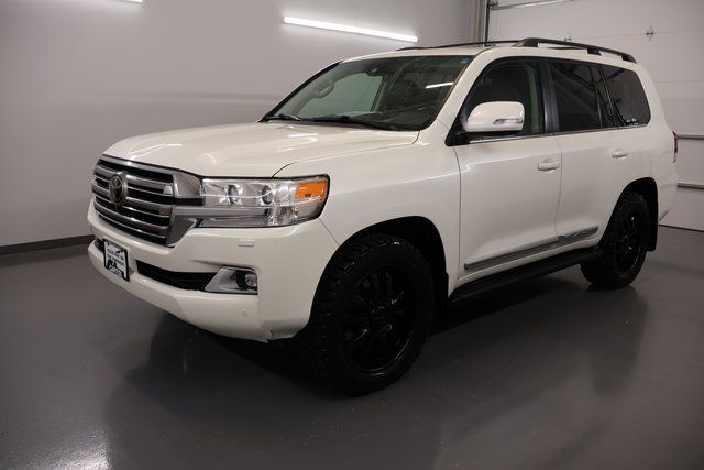 2016 Toyota Land Cruiser photo 4