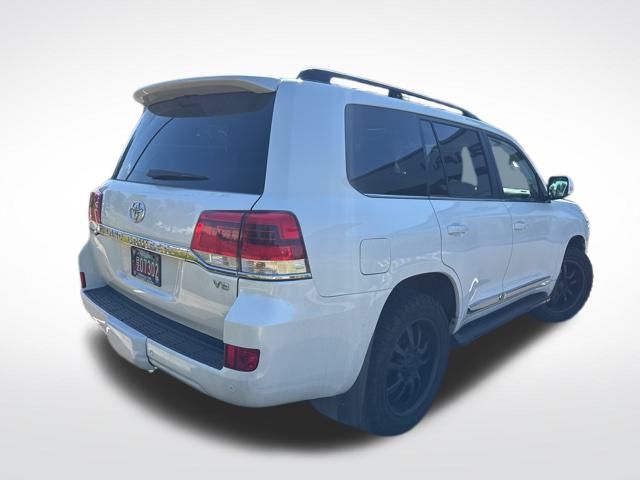 2016 Toyota Land Cruiser photo 2