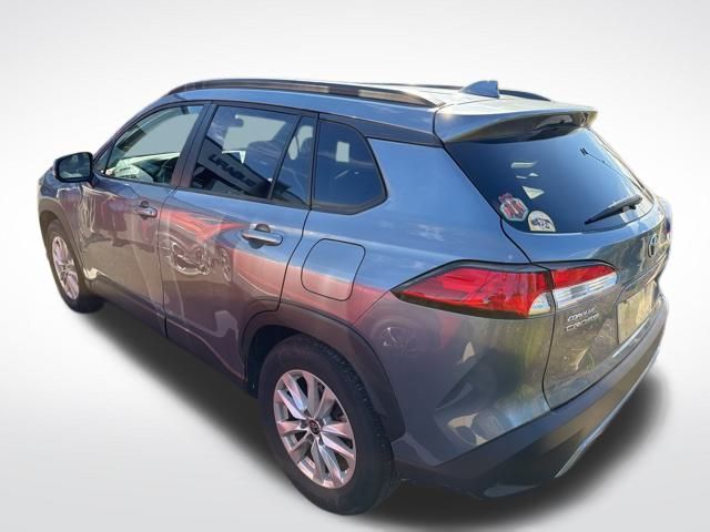 2022 Toyota Corolla Cross LE photo 4