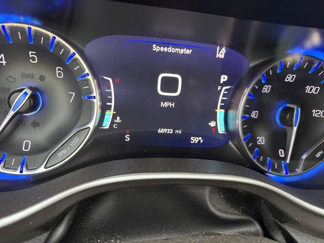 2020 Chrysler Pacifica Touring L photo 2