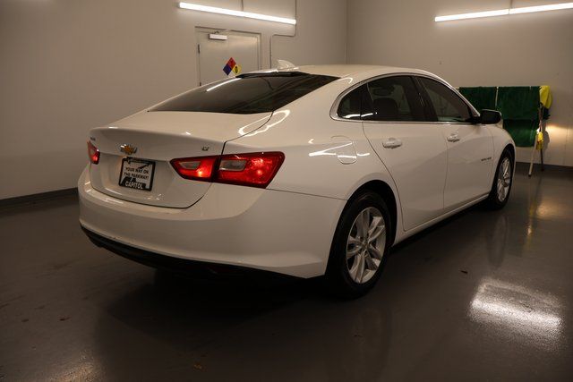 2018 Chevrolet Malibu 1LT photo 2