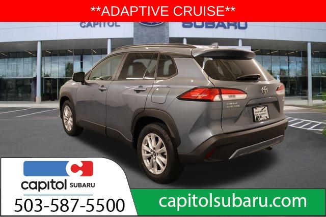 2022 Toyota Corolla Cross LE photo 3