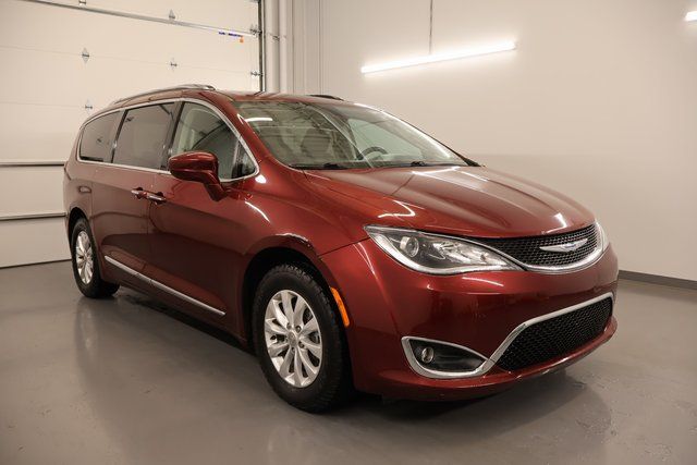 2019 Chrysler Pacifica Touring L's photo
