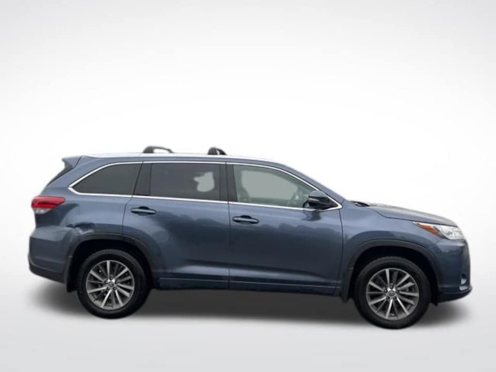 Used 2018 Toyota Highlander SE V6 SUV