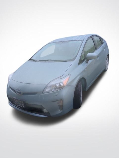 2015 Toyota Prius Five photo 2