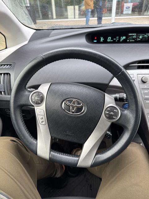 2015 Toyota Prius Five photo 3