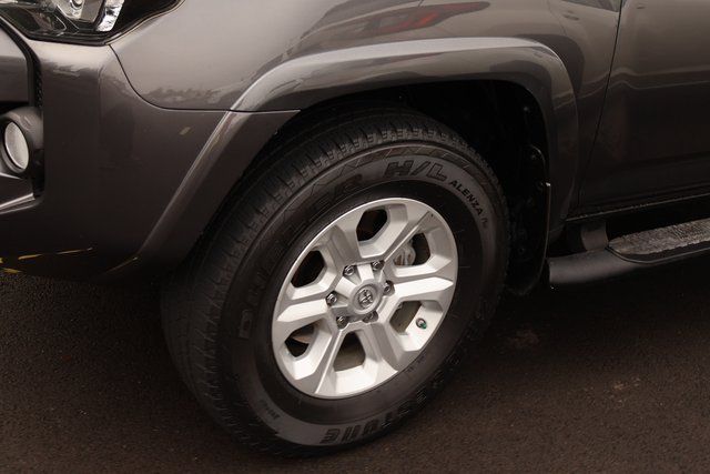 2016 Toyota 4Runner Limited photo 3
