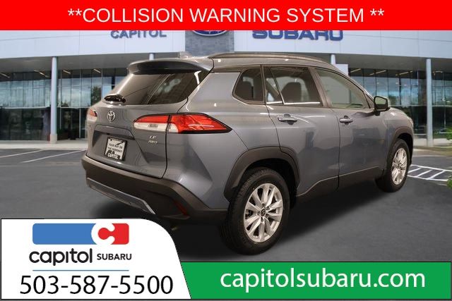 2022 Toyota Corolla Cross LE photo 2