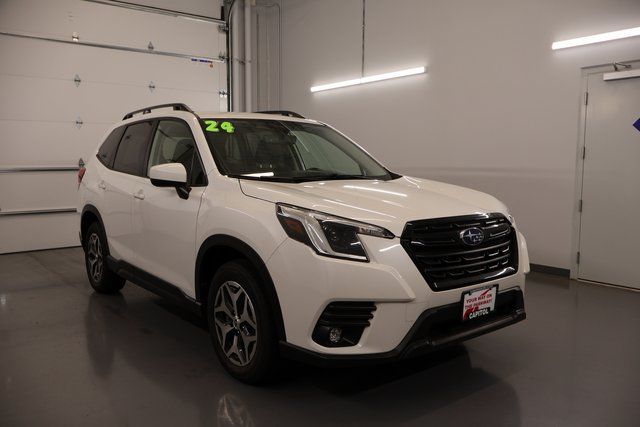 2024 Subaru Forester Premium's photo