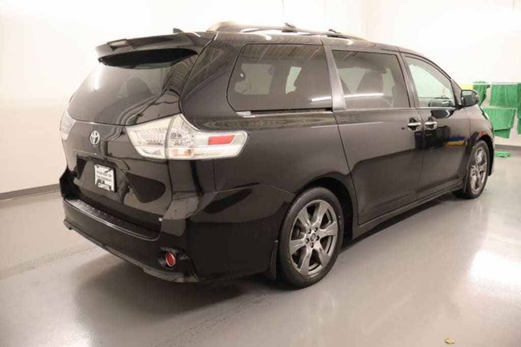 Used 2019 Toyota Sienna SE 8 Passenger Van