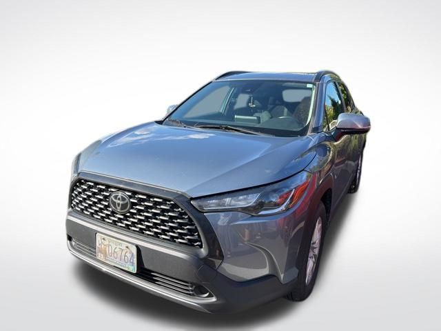 2022 Toyota Corolla Cross LE photo 2