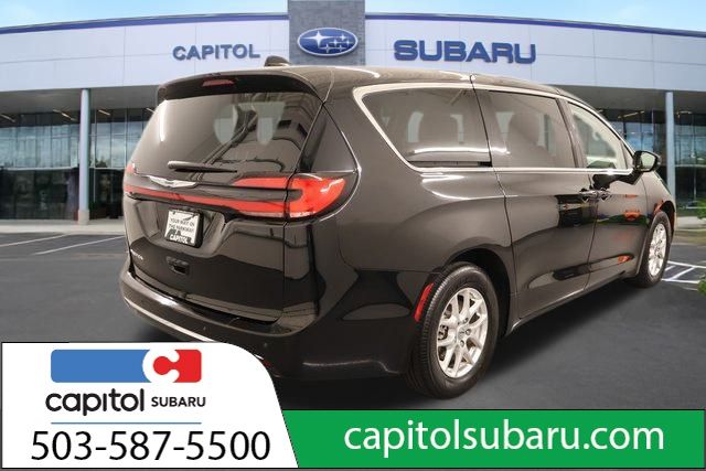 2024 Chrysler Pacifica Touring L photo 2