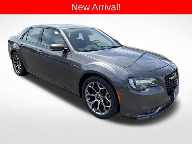 2018 Chrysler 300 S's photo