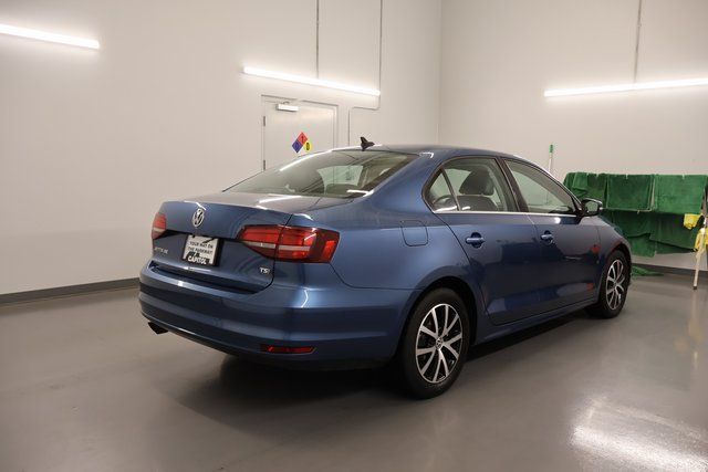 3VWDB7AJ8HM268358