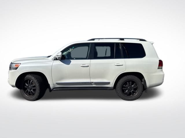 2016 Toyota Land Cruiser photo 3