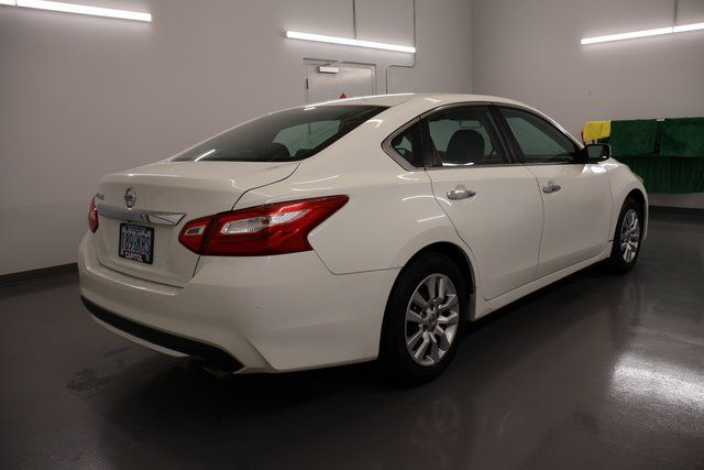 2016 Nissan Altima 2.5 S photo 2