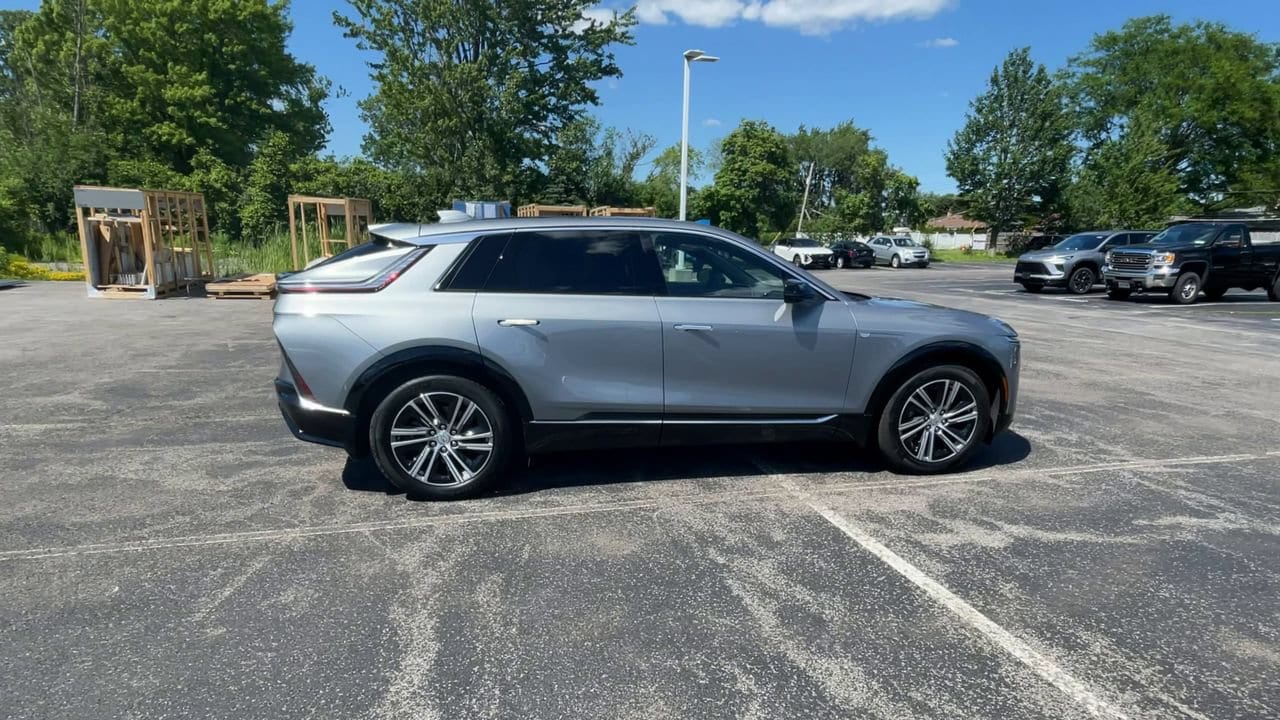Used 2024 Cadillac LYRIQ Luxury 1 with VIN 1GYKPPRL3RZ119013 for sale in Williamsville, NY