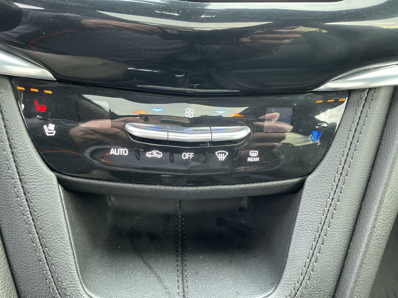 2023 Cadillac XT6 Sport - Photo 36