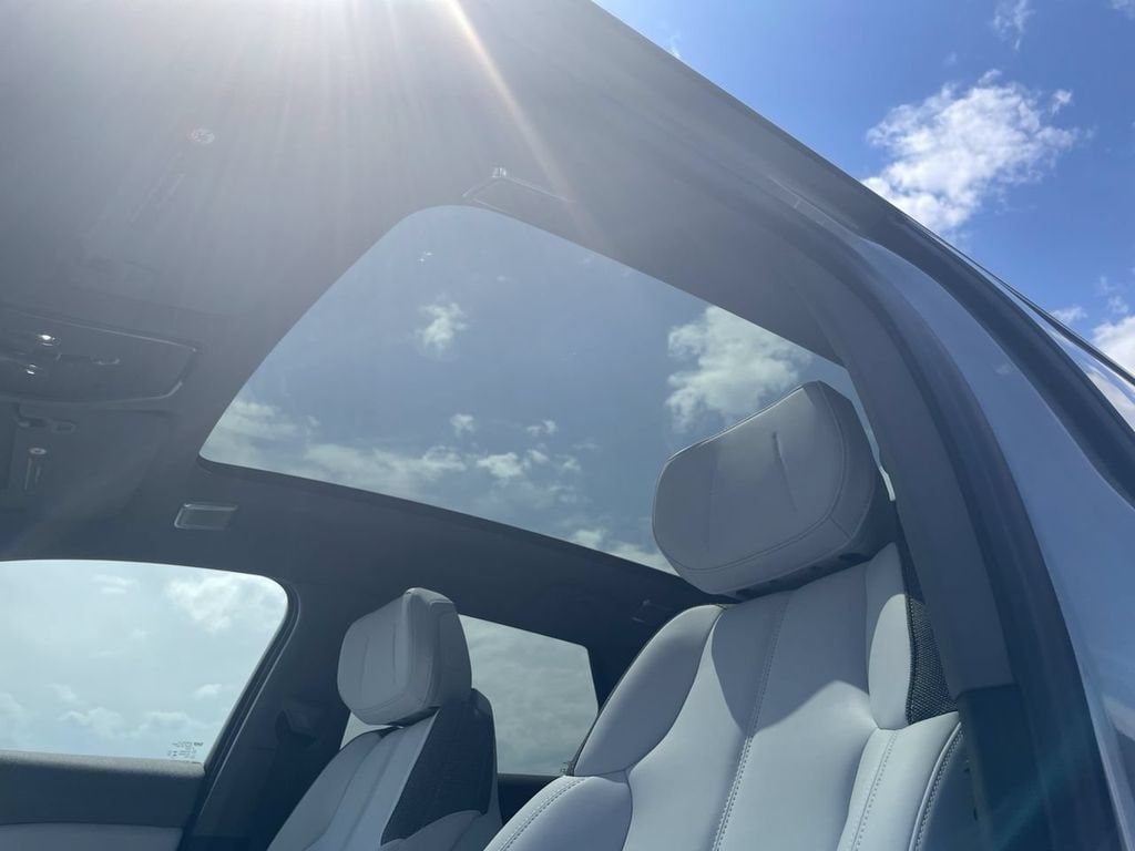 2026 Cadillac OPTIQ Sport - Photo 18