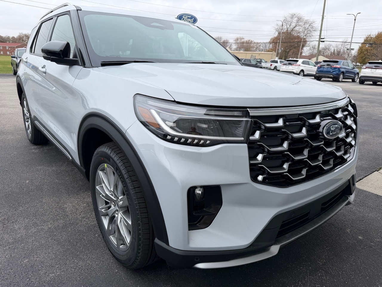 2026 Ford Explorer Platinum's photo