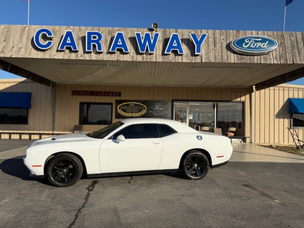 Used 2017 Dodge Challenger SXT Coupe