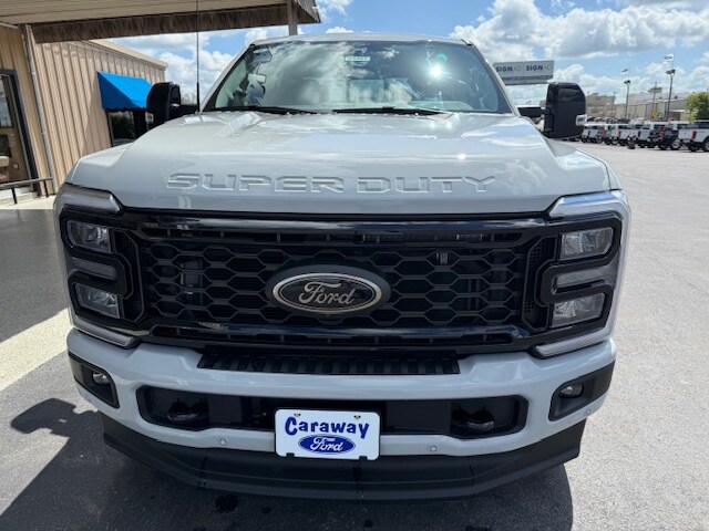 2025 Ford F-250 Lariat photo 4