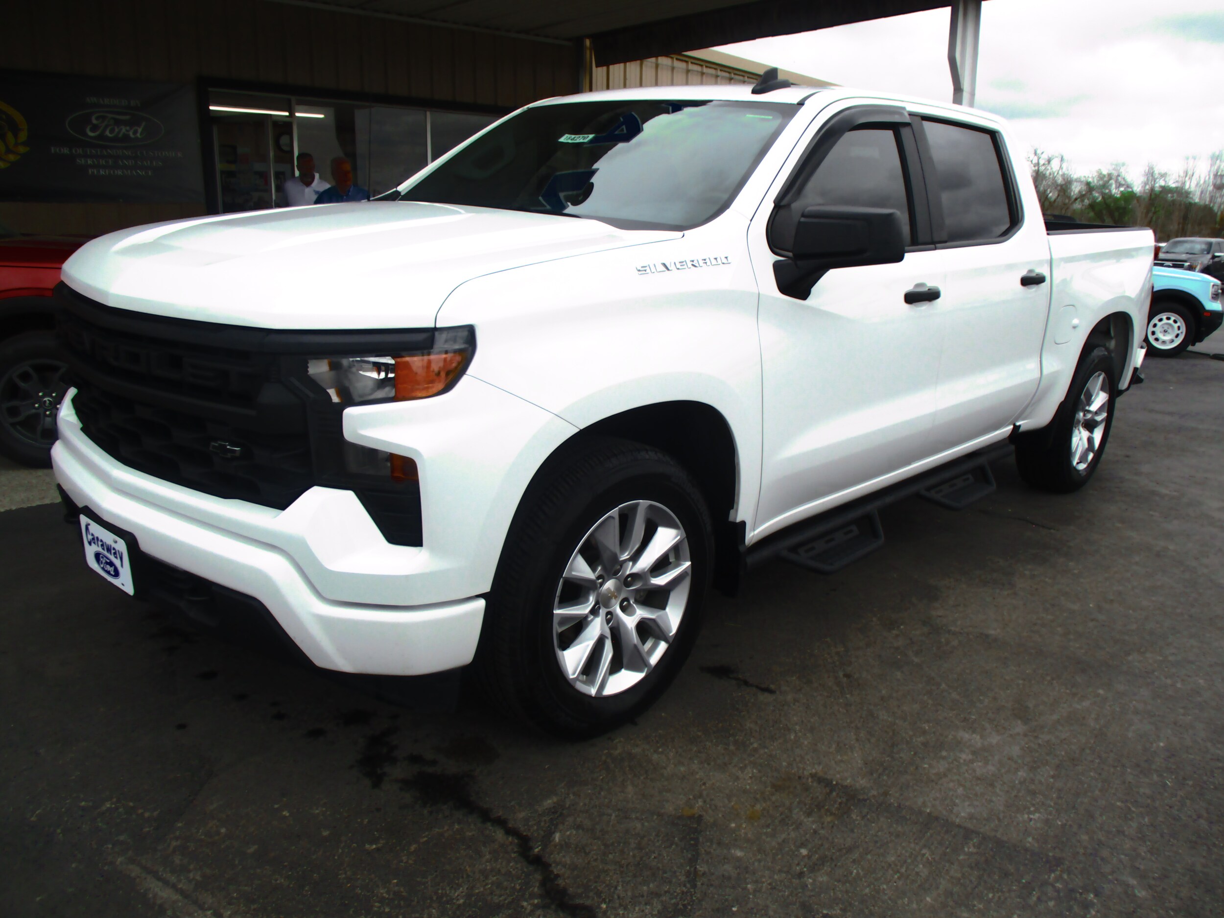 2023 Chevrolet Silverado 1500 Custom photo 3