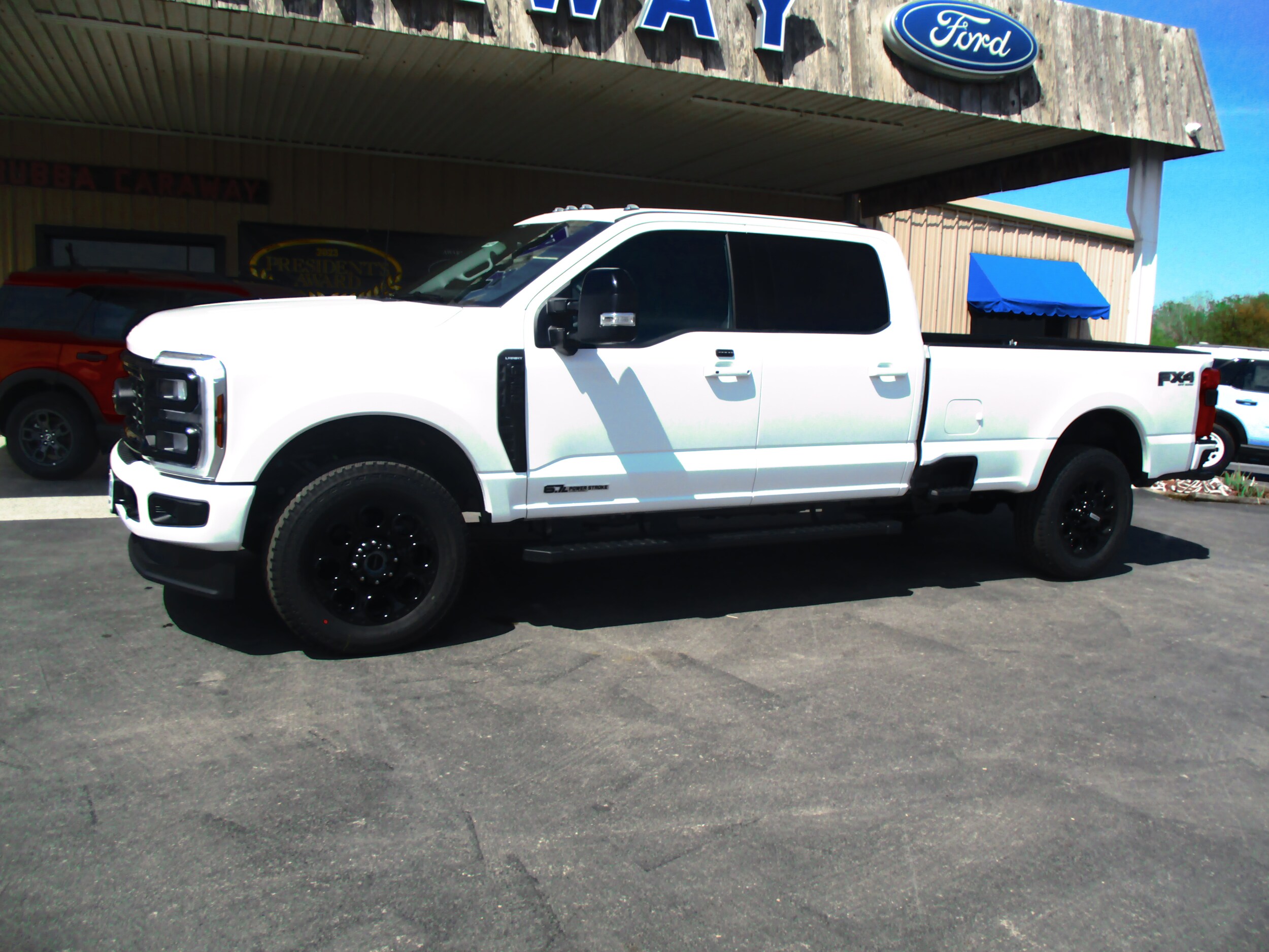 2025 Ford F-350 Lariat photo 2